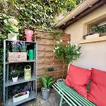 Le Joli Jardin Face A L'abbaye *