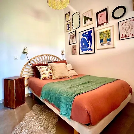 Le Joli Jardin Face A L'abbaye