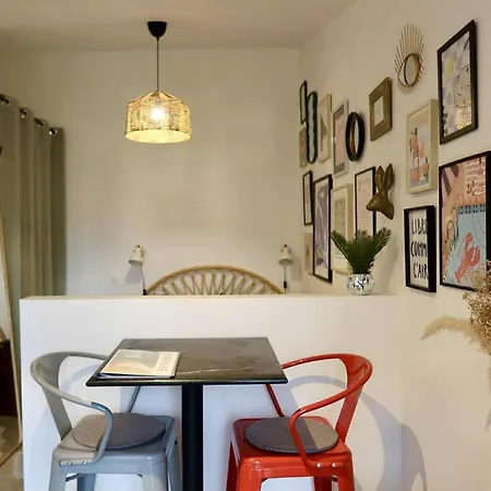 Le Joli Jardin Face A L'abbaye