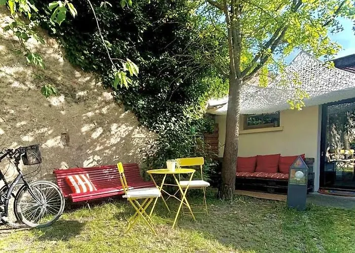 Le Joli Jardin Face à L'abbaye *
